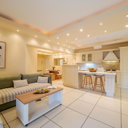 Aura Elegant Apartment Near Garitsa Bay Analipsis  Bagian luar foto