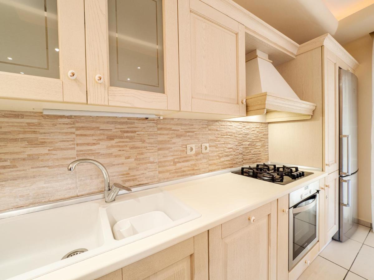 Aura Elegant Apartment Near Garitsa Bay Analipsis  Bagian luar foto