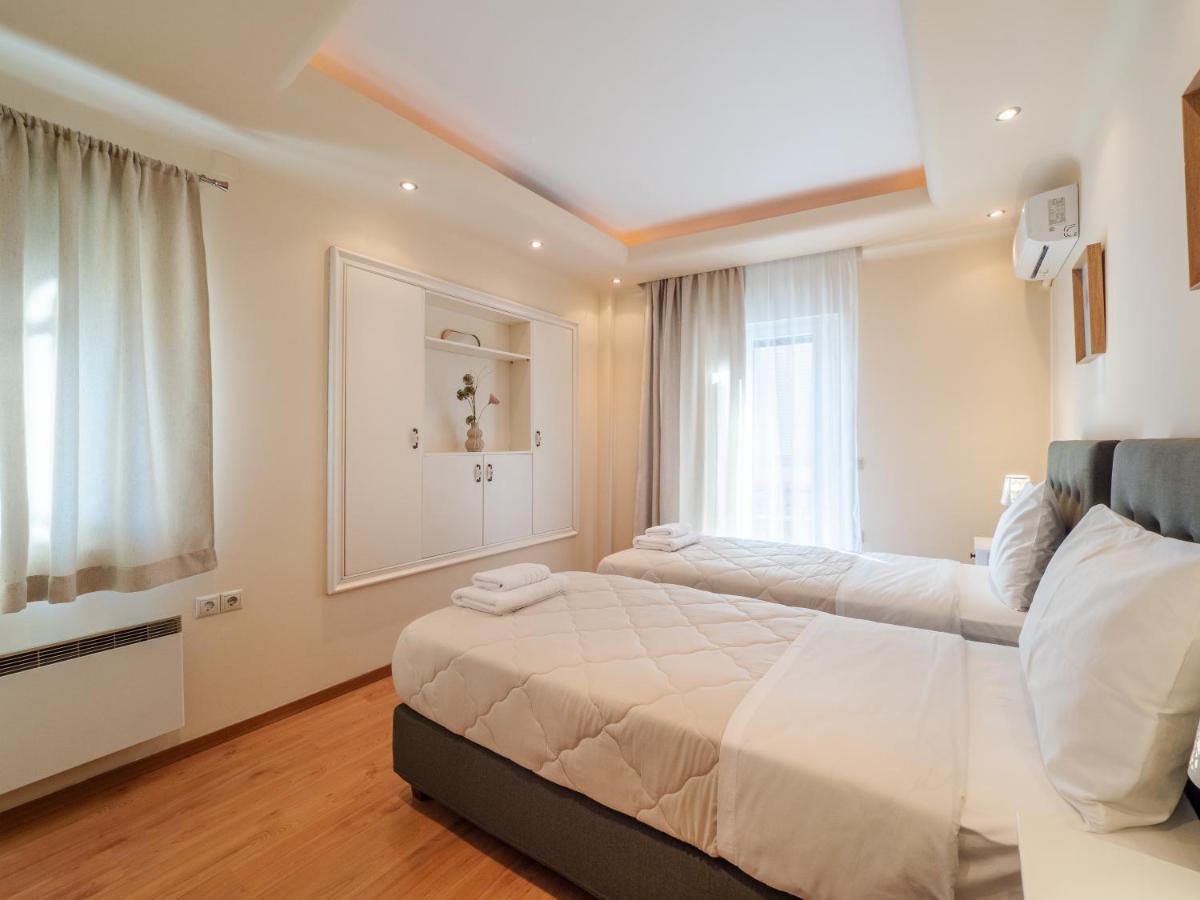 Aura Elegant Apartment Near Garitsa Bay Analipsis  Bagian luar foto