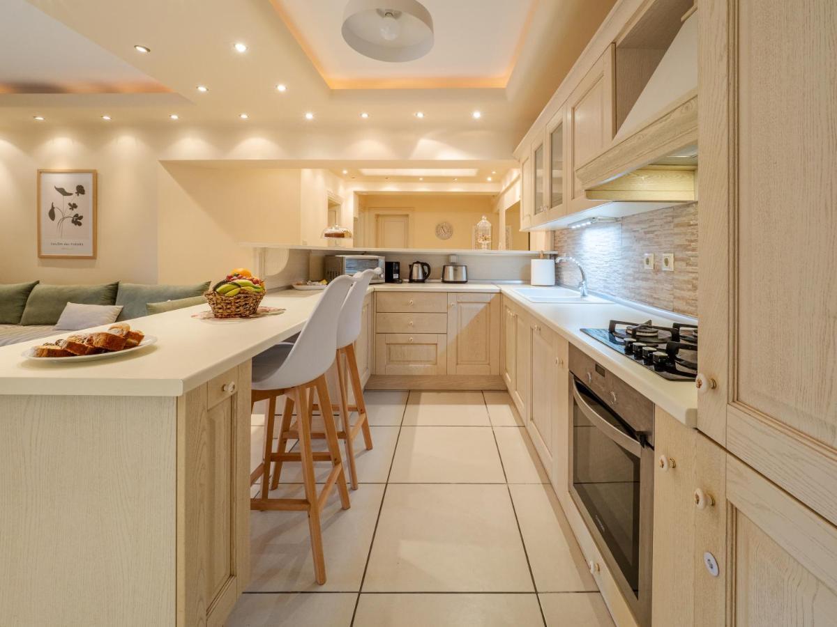 Aura Elegant Apartment Near Garitsa Bay Analipsis  Bagian luar foto