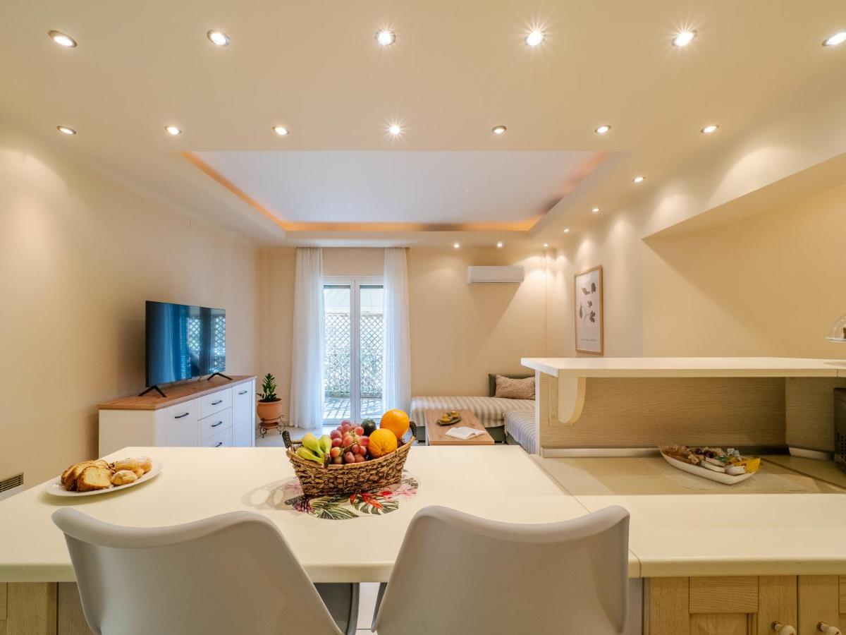 Aura Elegant Apartment Near Garitsa Bay Analipsis  Bagian luar foto