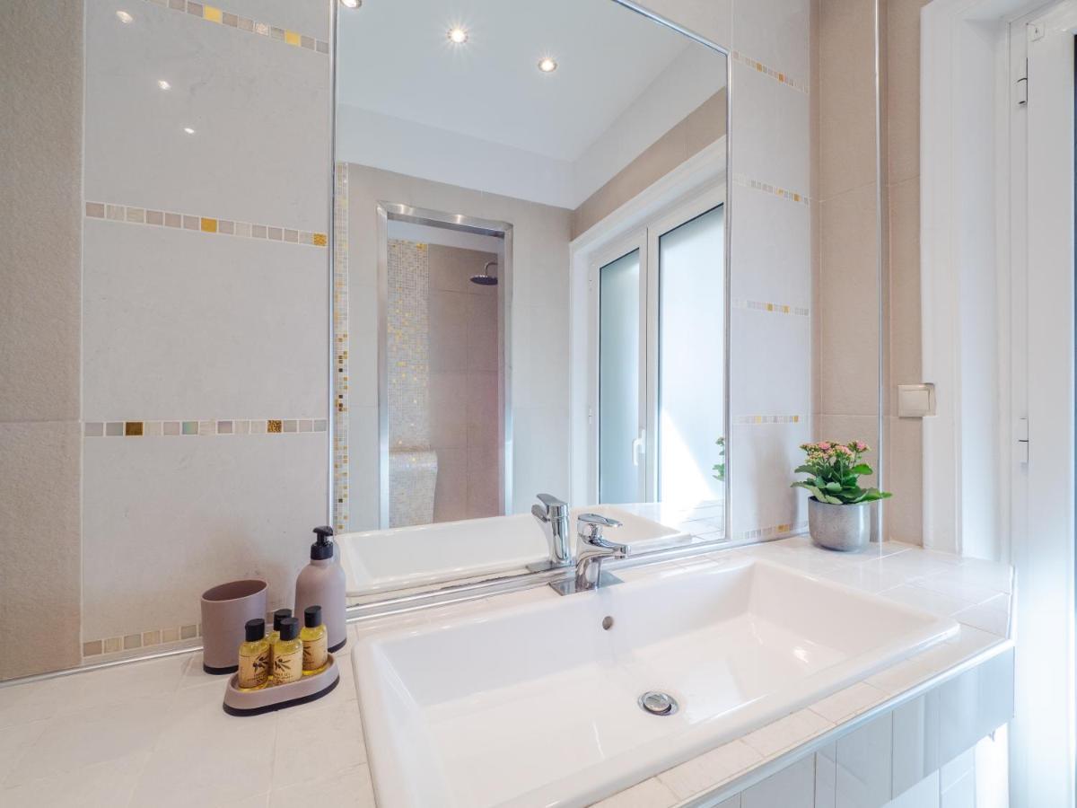 Aura Elegant Apartment Near Garitsa Bay Analipsis  Bagian luar foto