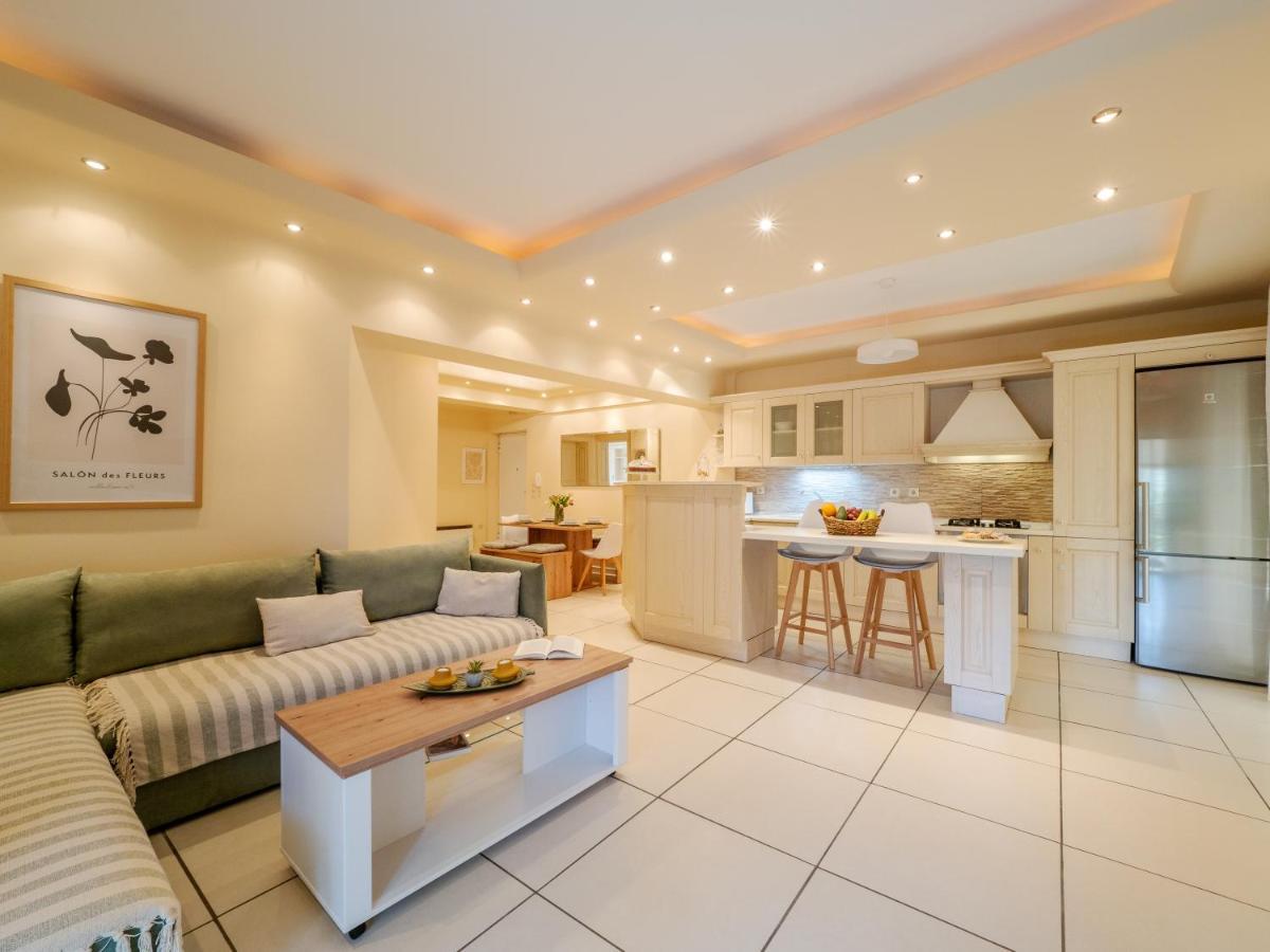 Aura Elegant Apartment Near Garitsa Bay Analipsis  Bagian luar foto